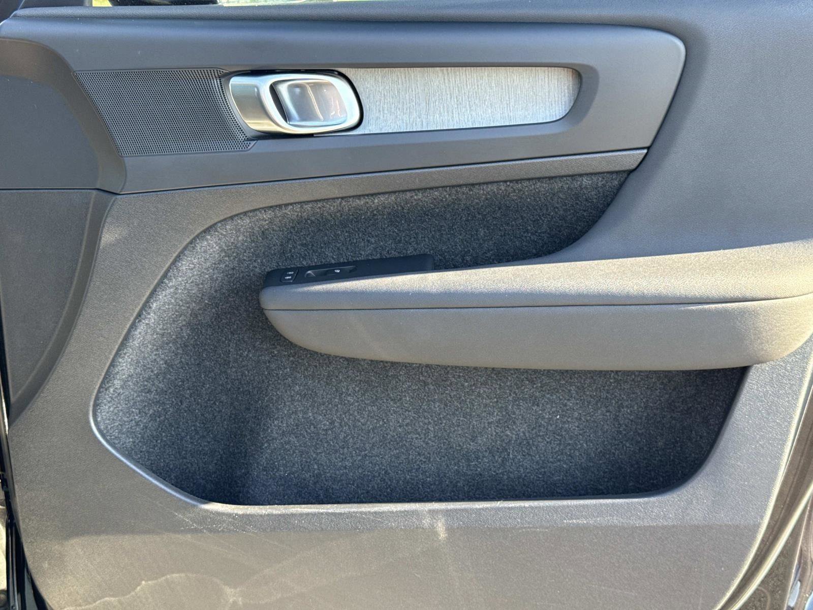 Used 2024 Volvo XC40 B5 Plus w/ Protection Package Premier image 18