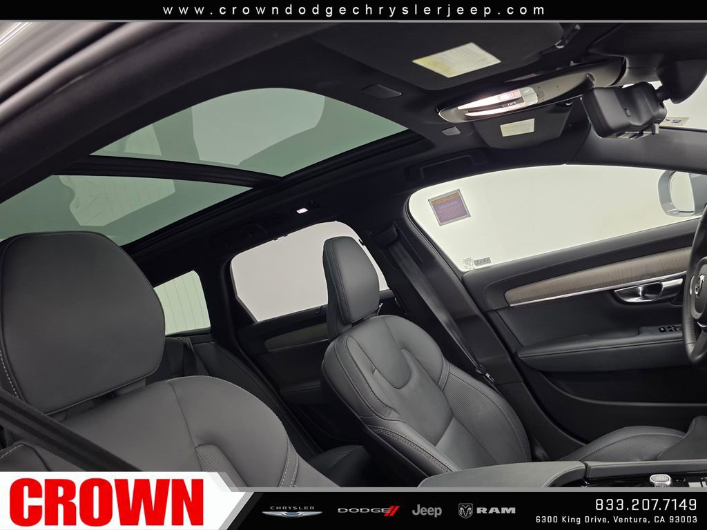 Used 2025 Volvo V90 B6 Cross Country Ultra w/ Protection Package AWD/4WD image 11