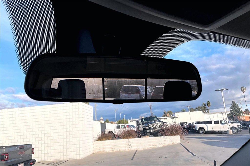 Certified 2017 RAM 1500 Classic SLT image 23