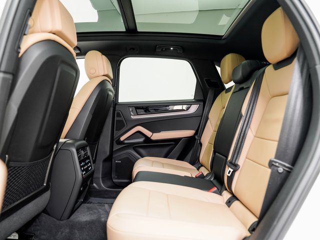 Certified 2025 Porsche Cayenne image 24