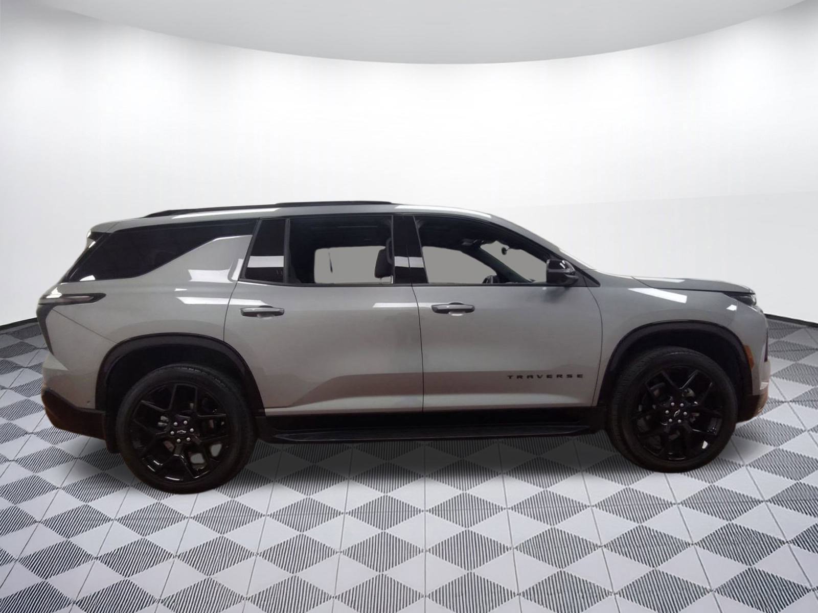 Used 2024 Chevrolet Traverse RS image 5