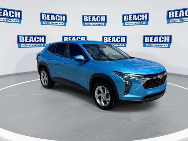 Used 2026 Chevrolet Trax LS w/ LS Convenience Package FWD image 2