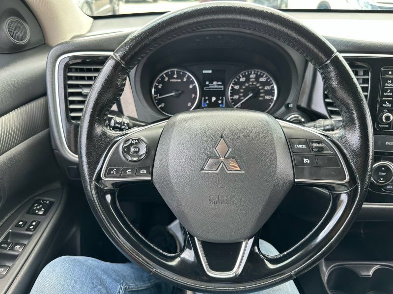 Used 2016 Mitsubishi Outlander SE AWD/4WD image 16