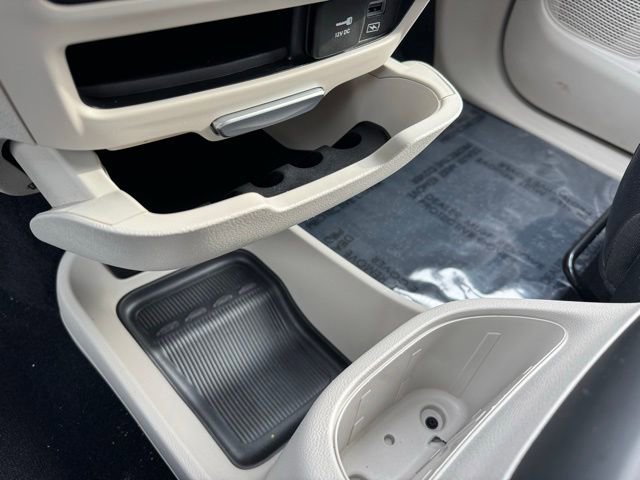 Used 2022 Chrysler Pacifica Touring-L FWD image 16