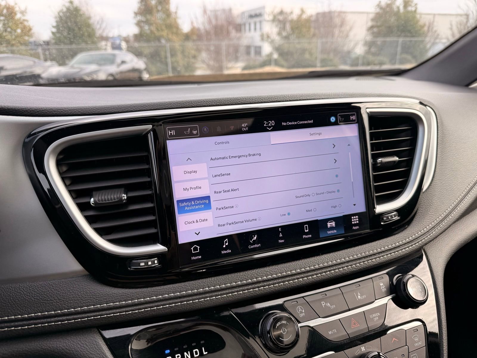 Used 2025 Chrysler Pacifica Limited image 40