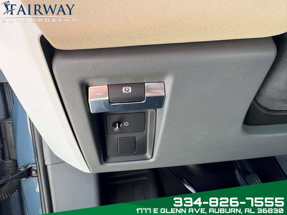 Used 2023 Land Rover Defender 110 SE image 17