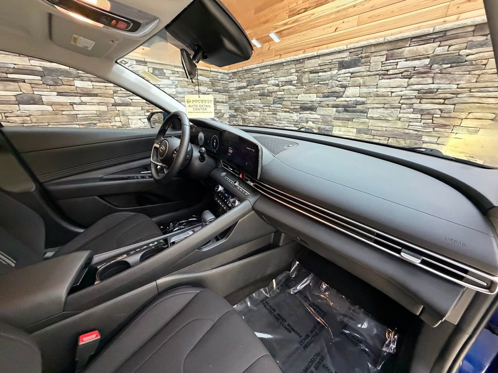 Certified 2023 Hyundai Elantra SEL w/ Convenience Package image 13