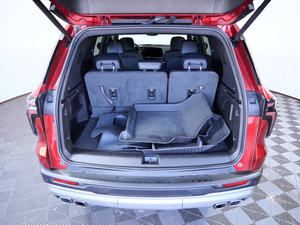 Used 2025 Chevrolet Traverse LT w/ Driver Confidence Package FWD image 7