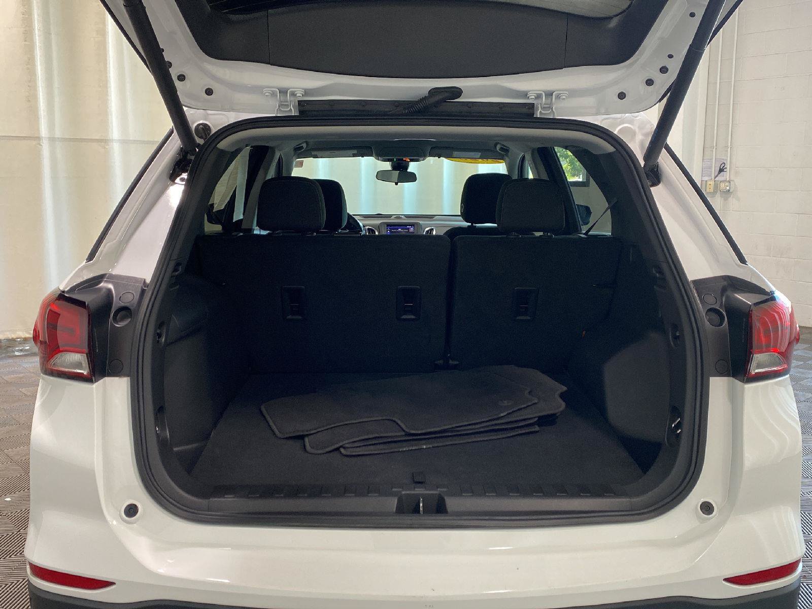 Used 2023 Chevrolet Equinox LT AWD/4WD image 13