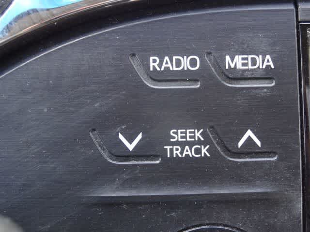 Used 2014 Toyota Avalon Limited FWD image 25