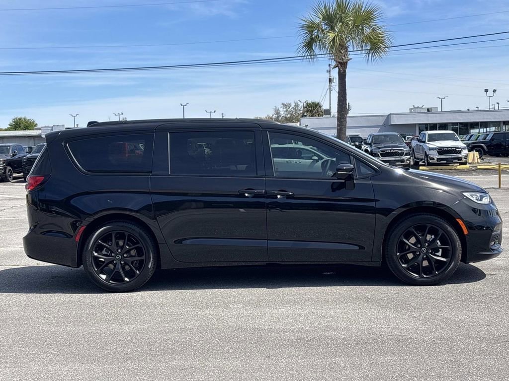 New 2026 Chrysler Pacifica Limited FWD image 6