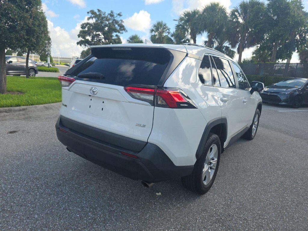 Used 2021 Toyota RAV4 XLE FWD image 2