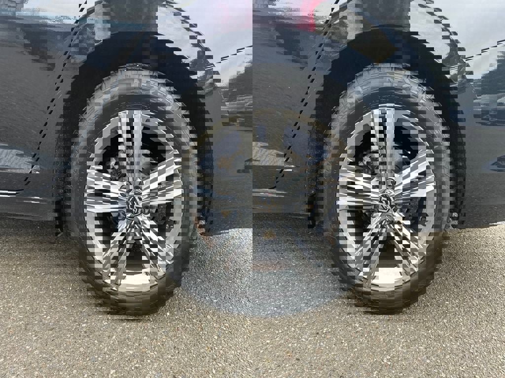 Certified 2024 Volkswagen Jetta SE image 9