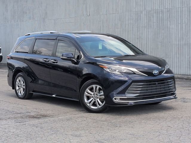 Used 2022 Toyota Sienna Platinum AWD/4WD image 11