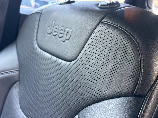 Used 2022 Jeep Cherokee Latitude Lux w/ Sun & Sound Group AWD/4WD image 3