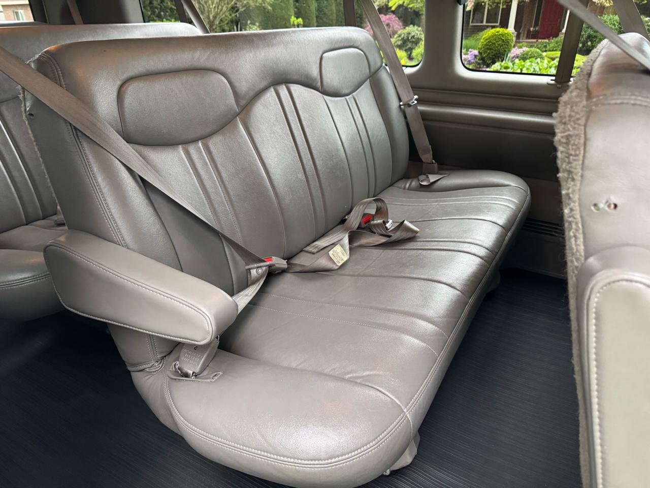 Used 2000 GMC Savana 3500 Extended Passenger image 22