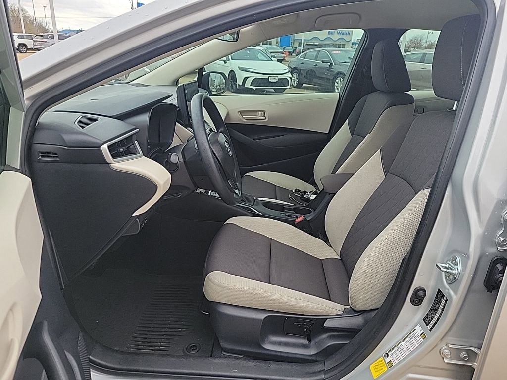 Used 2025 Toyota Corolla LE image 8
