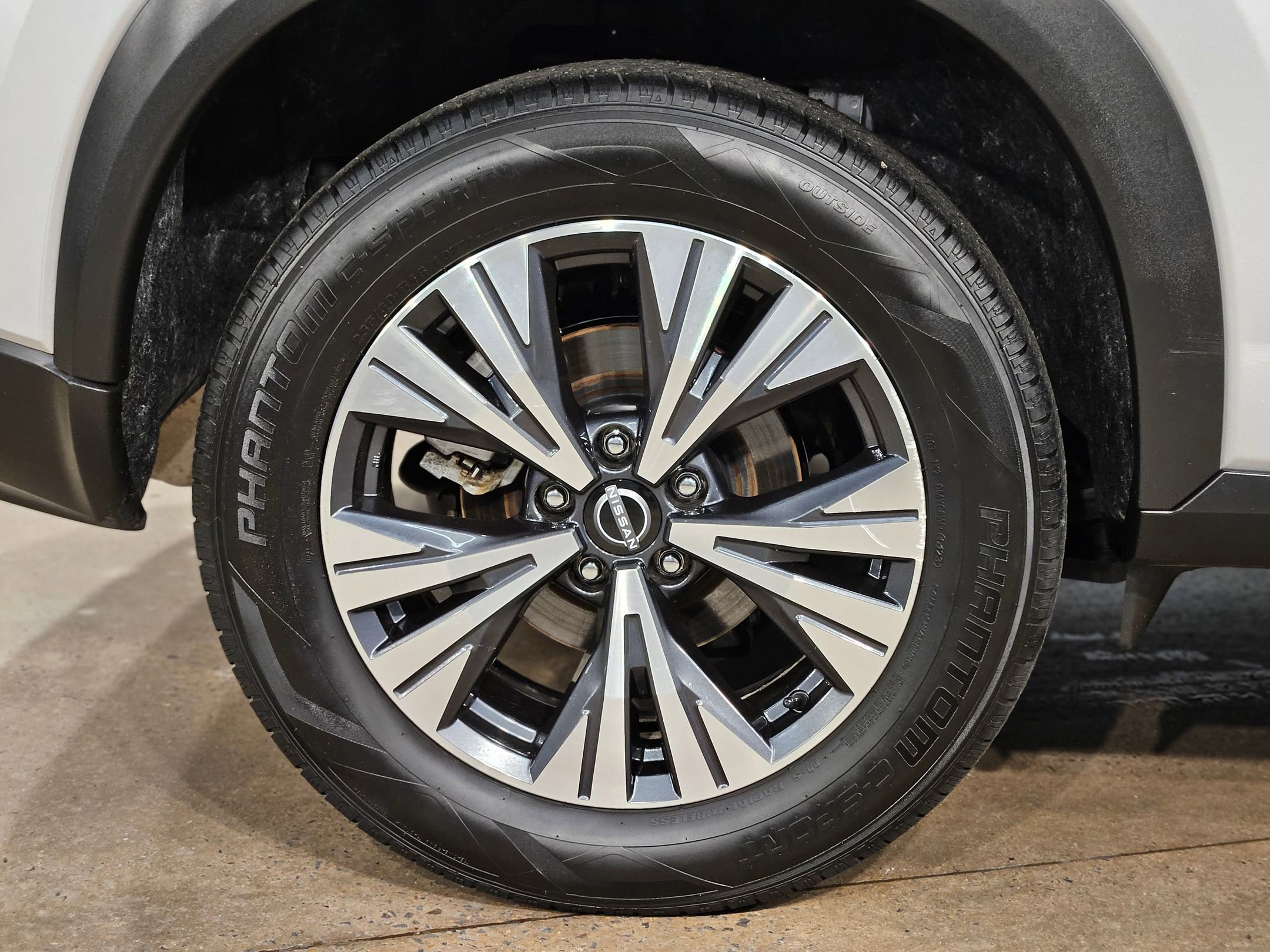 Used 2023 Nissan Rogue SV image 17