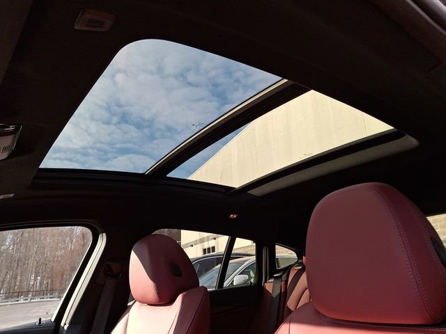 Used 2025 BMW X4 M40i w/ Premium Package image 14