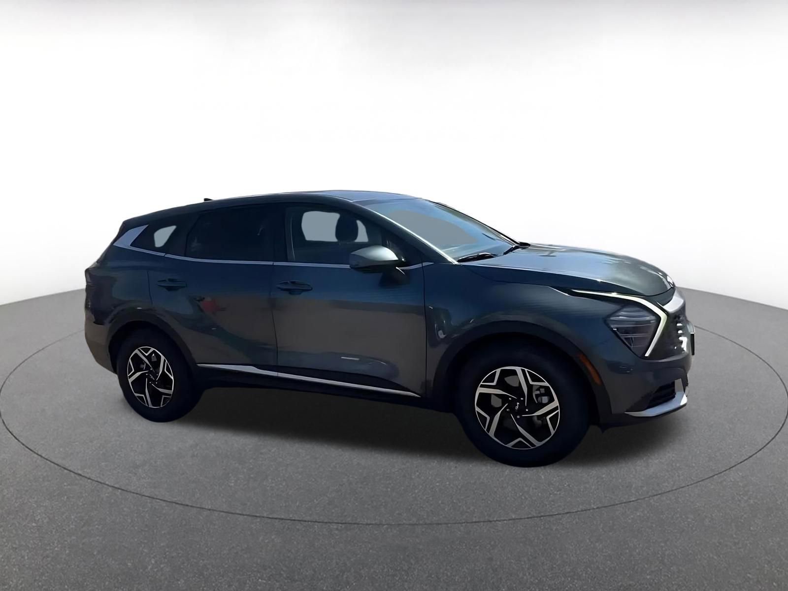 Used 2025 Kia Sportage LX FWD image 2