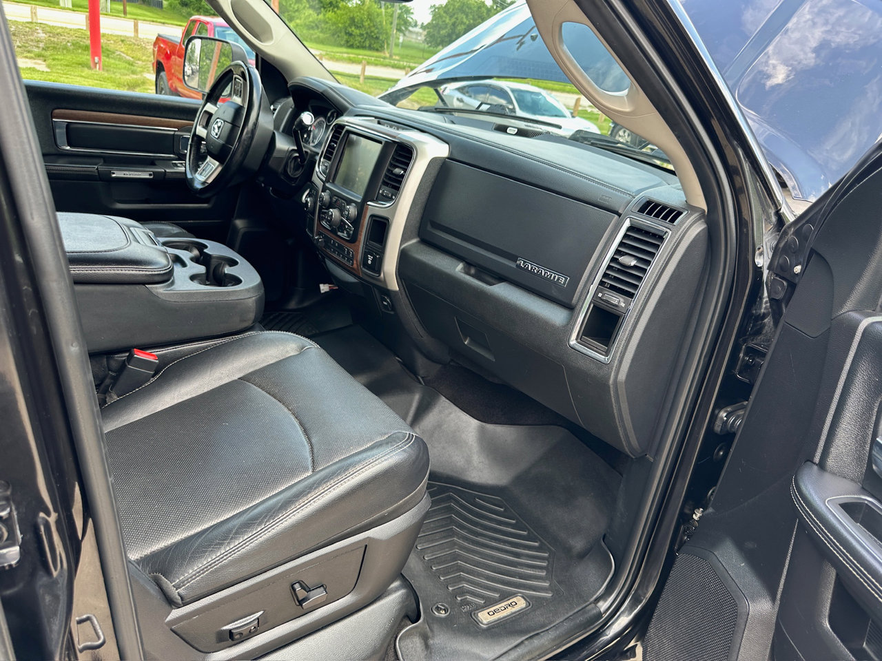 Used 2017 RAM 2500 Laramie w/ Sport Appearance Group image 17