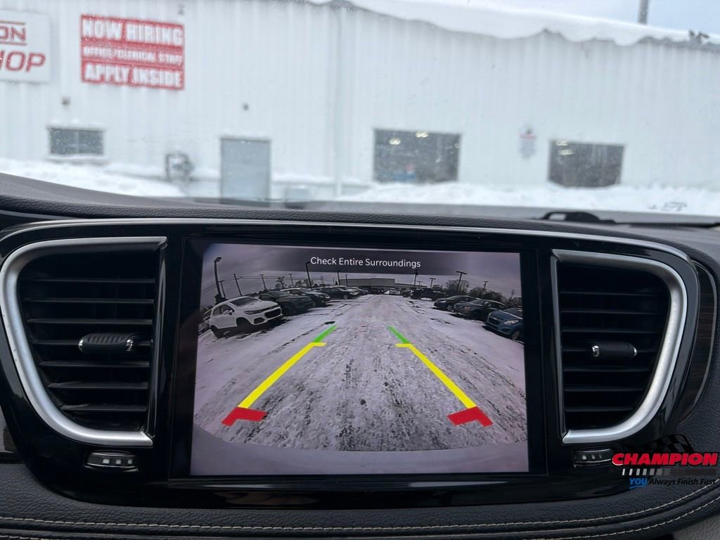 Used 2021 Chrysler Pacifica Limited image 16