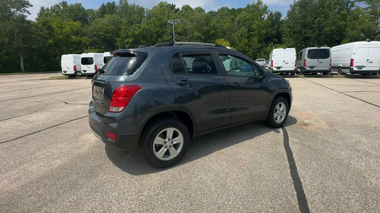Used 2021 Chevrolet Trax LT w/ Premium Seat Package AWD/4WD image 8