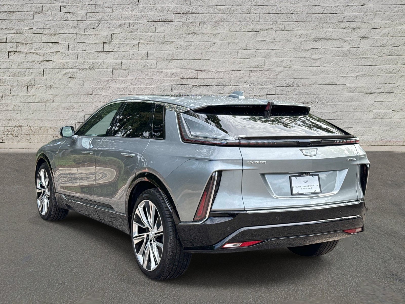 Used 2025 Cadillac Lyriq Luxury w/ LPO, Floor Liner Package AWD/4WD image 3