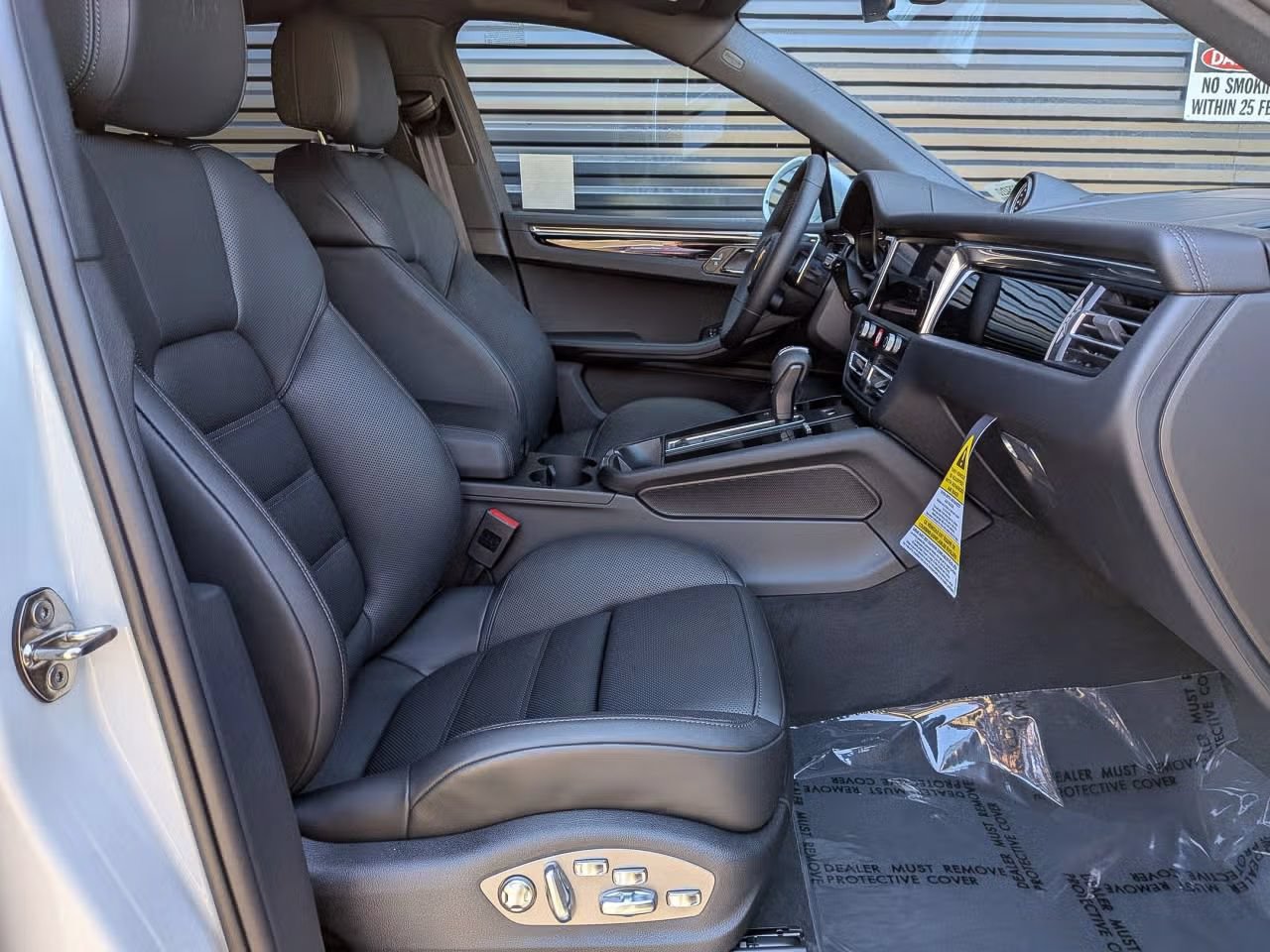 Certified 2025 Porsche Macan S AWD/4WD image 26