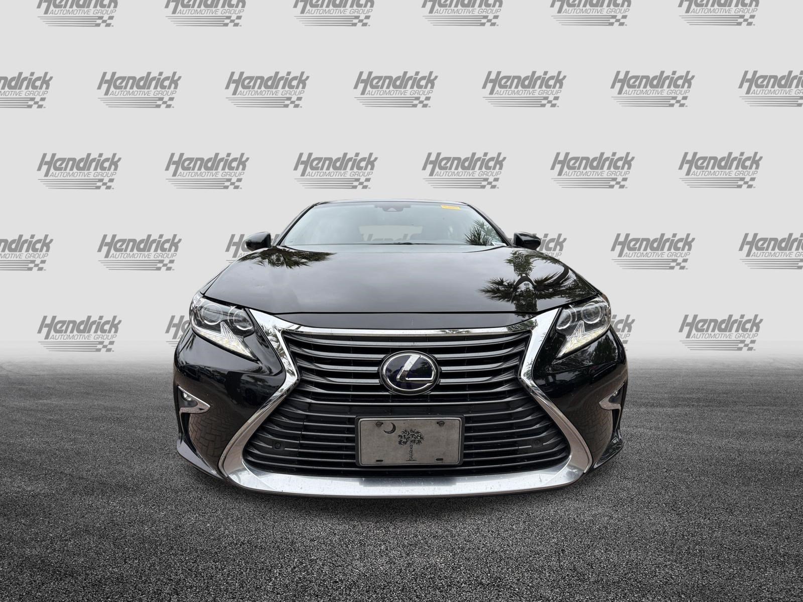 Used 2017 Lexus ES 300h w/ Luxury Package FWD image 3