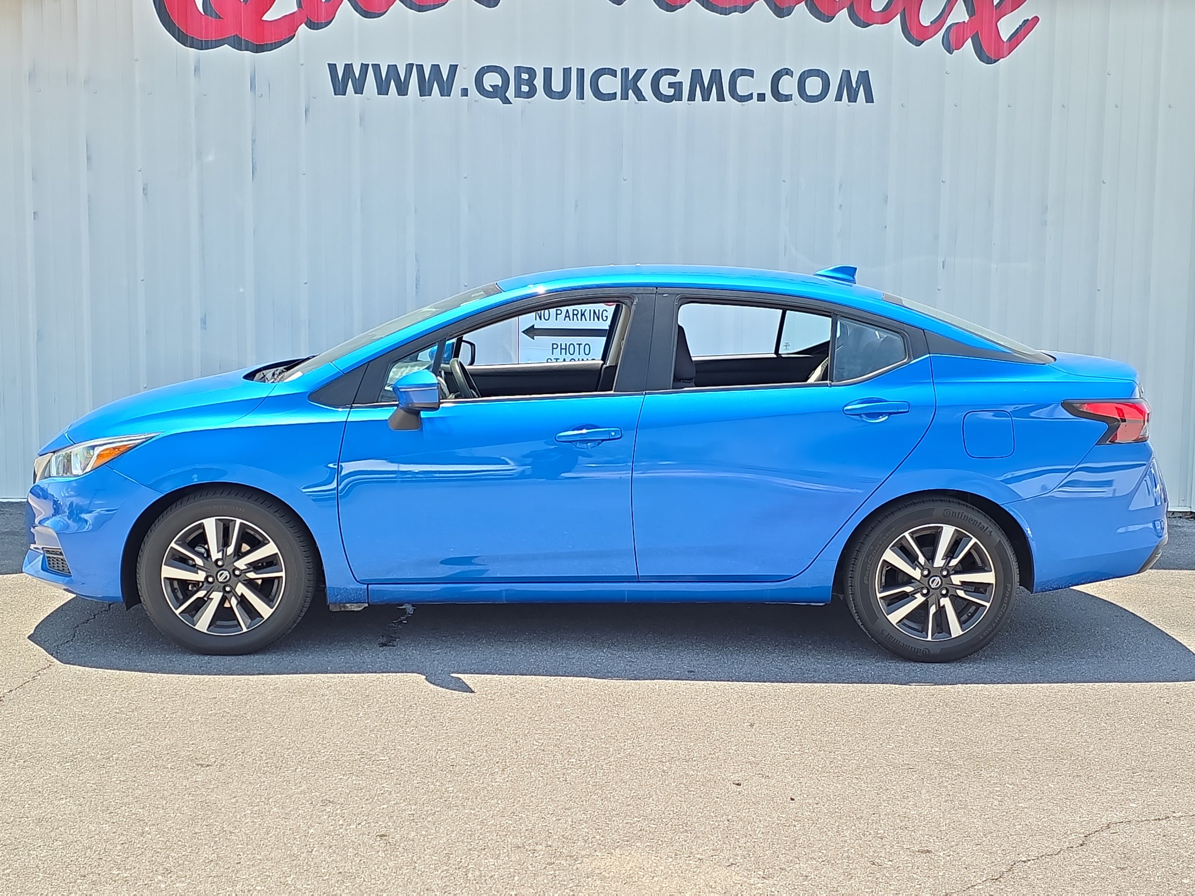 Used 2021 Nissan Versa SV FWD image 4