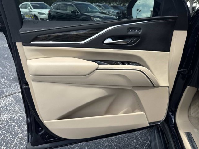 Used 2023 Cadillac Escalade Premium Luxury AWD/4WD image 19