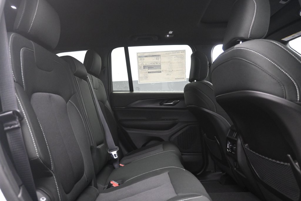 New 2027 Jeep Grand Cherokee Laredo X AWD/4WD image 19