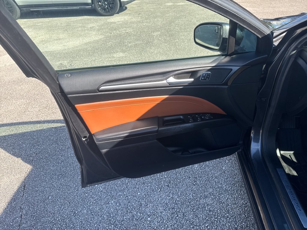 Used 2019 Ford Fusion Titanium AWD/4WD image 15