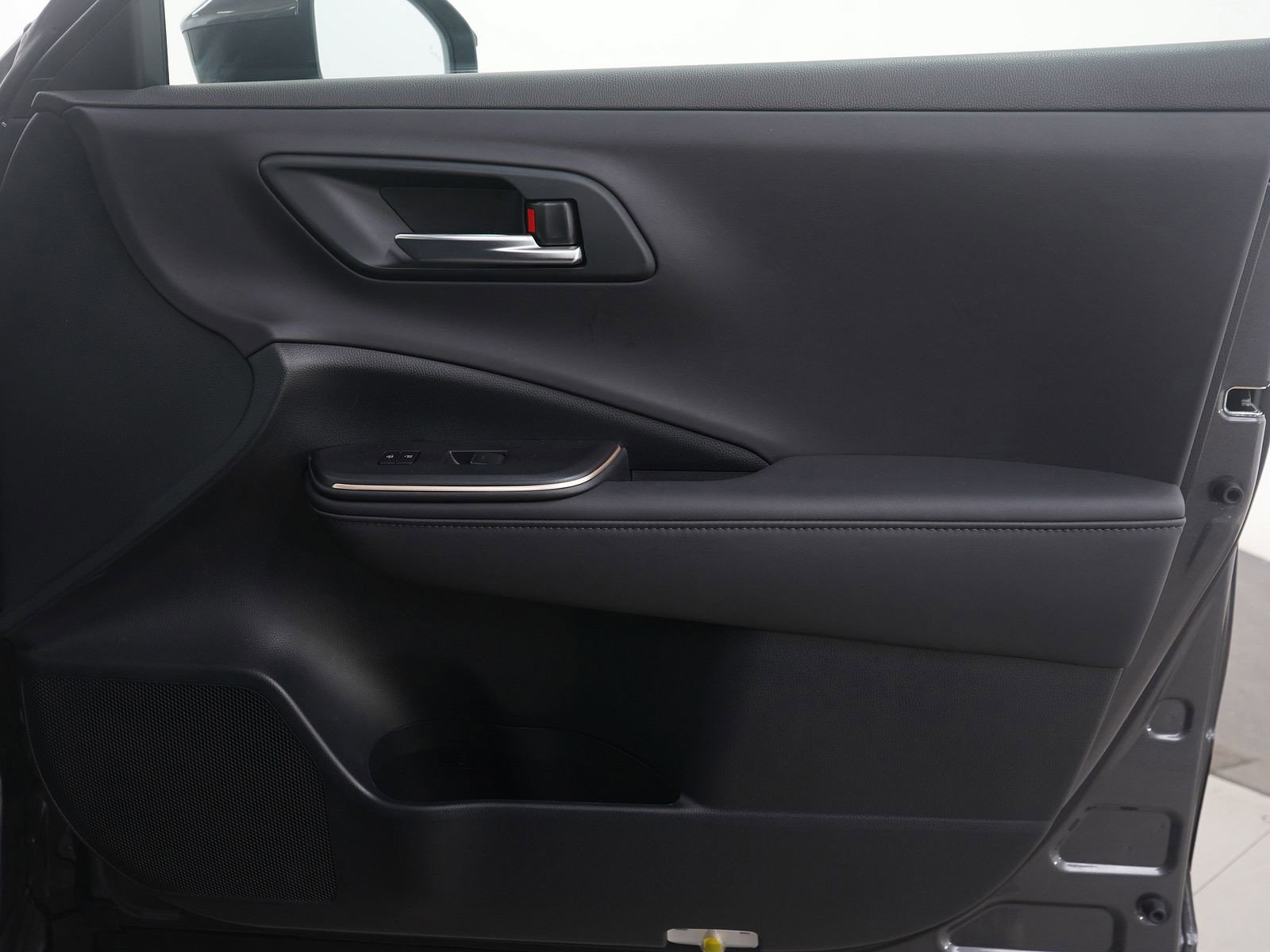 Used 2023 Toyota Crown XLE image 9