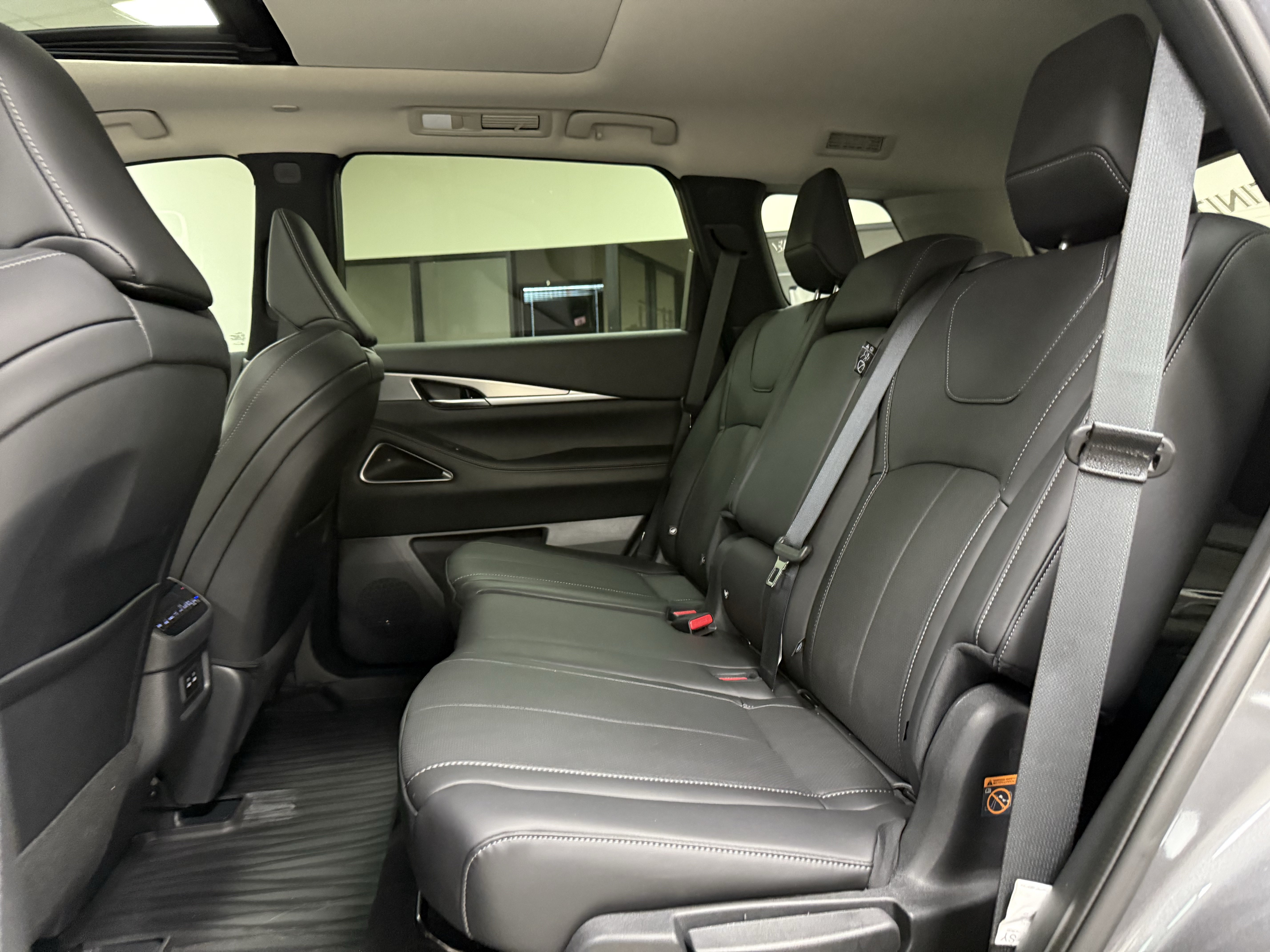 Certified 2027 INFINITI QX60 Luxe w/ Cargo Package FWD image 15