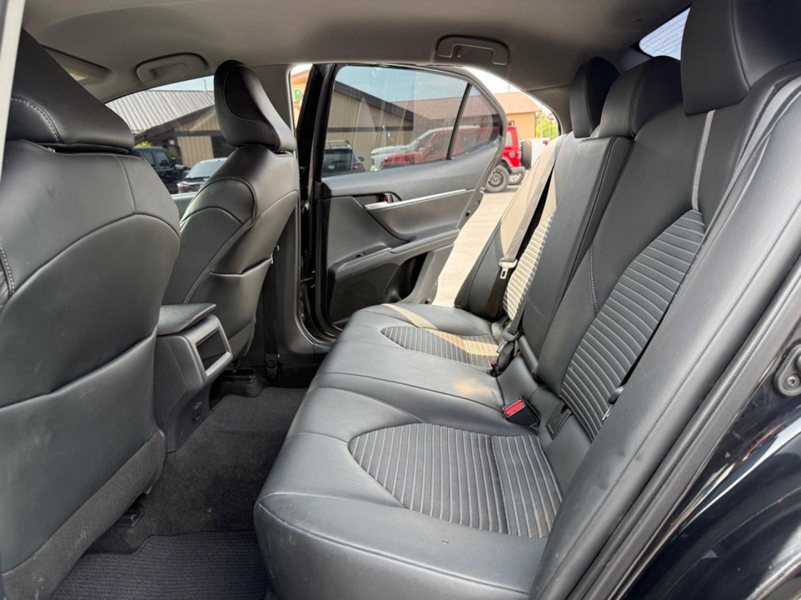 Used 2022 Toyota Camry SE w/ Convenience Package FWD image 27