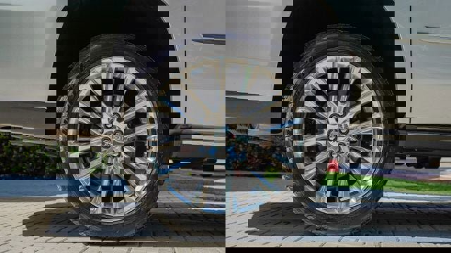 Used 2019 Cadillac Escalade ESV Premium Luxury image 28