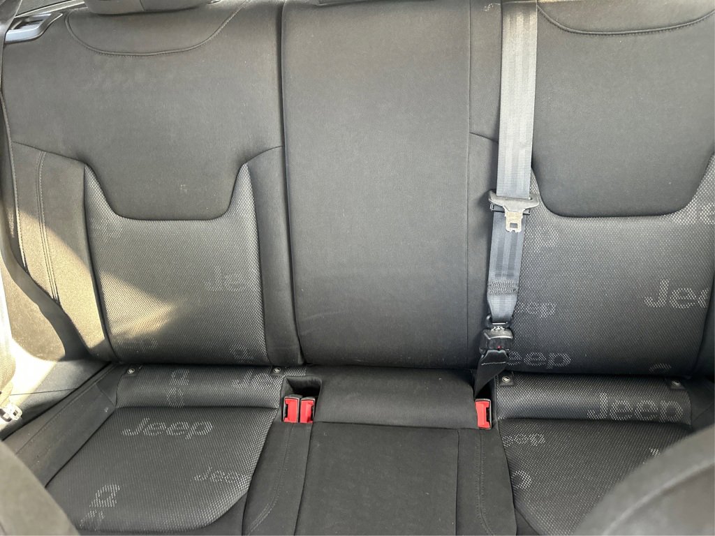 Used 2015 Jeep Renegade Latitude w/ Cold Weather Group image 24