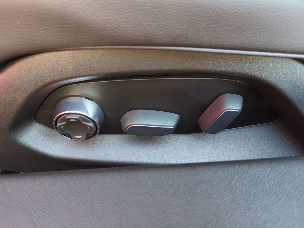 Used 2021 Chevrolet Corvette Stingray Preferred Cpe w/ Chrome Exterior Badge Package image 17