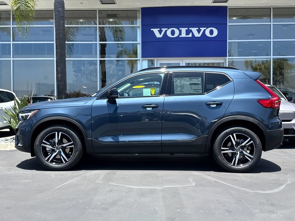 New 2026 Volvo XC40 B5 Core w/ Protection Package Premier AWD/4WD image 2