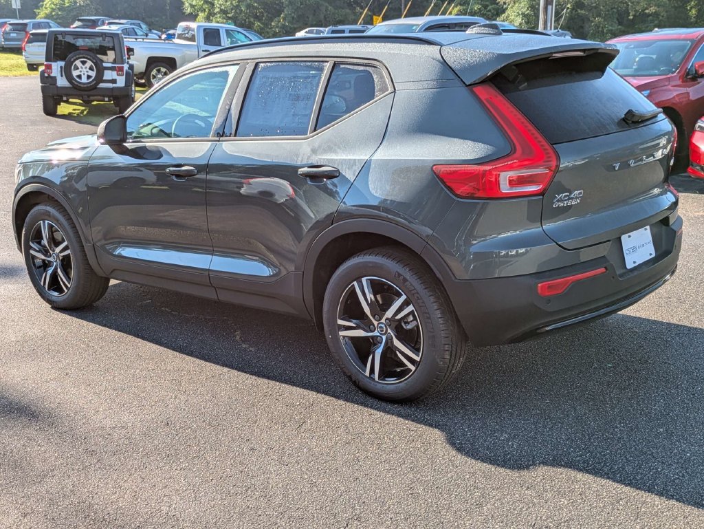 New 2026 Volvo XC40 B5 Core AWD/4WD image 4