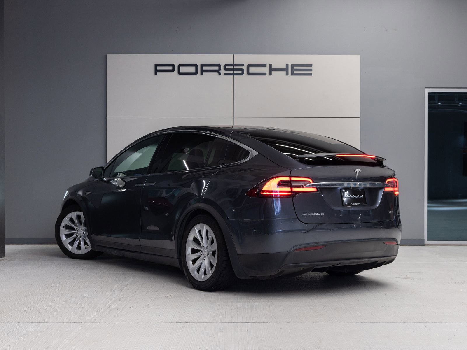 Used 2016 Tesla Model X 70D AWD/4WD image 3