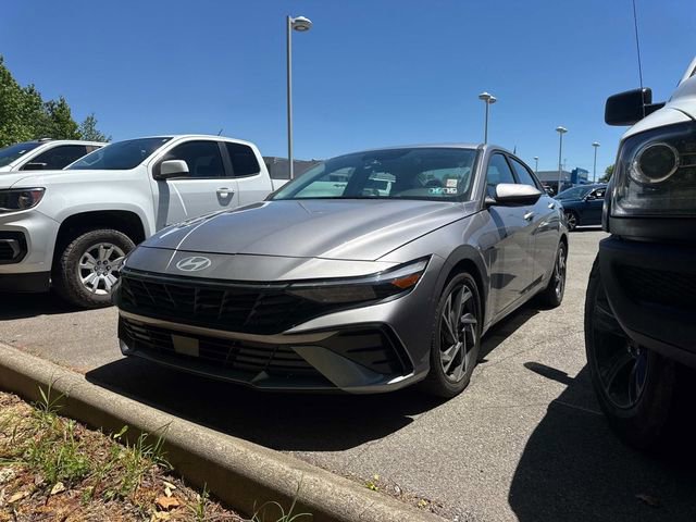 Used 2025 Hyundai Elantra SEL FWD image 7