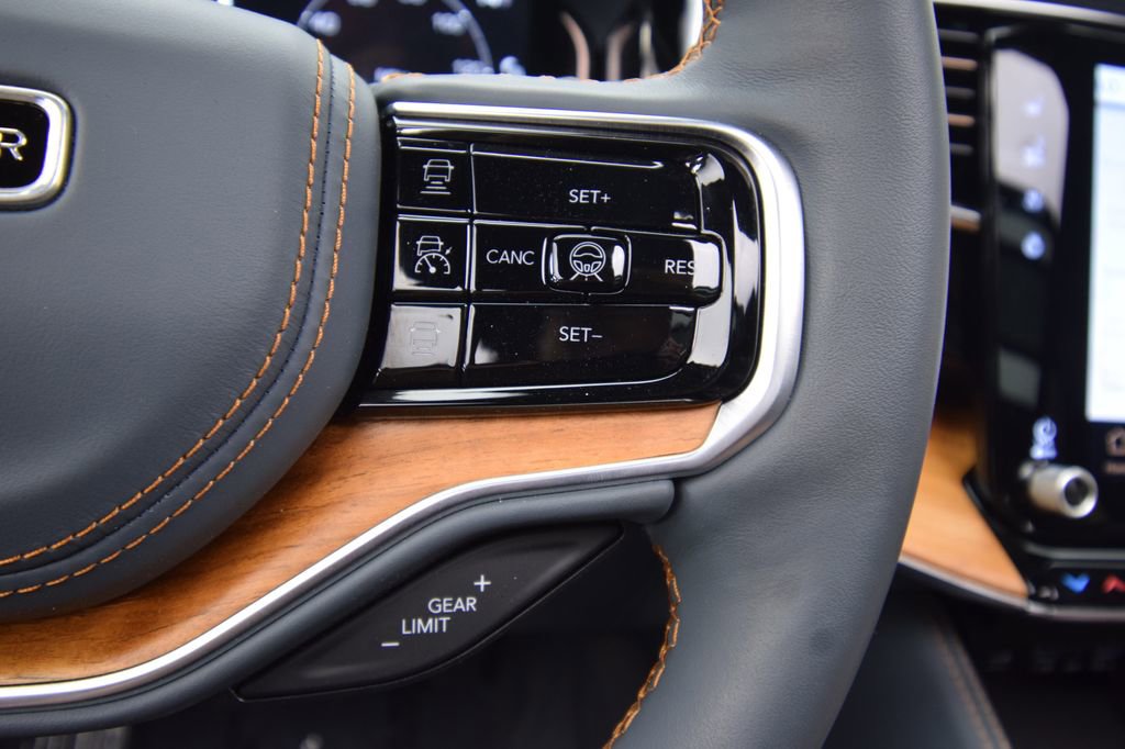 New 2024 Jeep Grand Wagoneer Series III AWD/4WD image 28