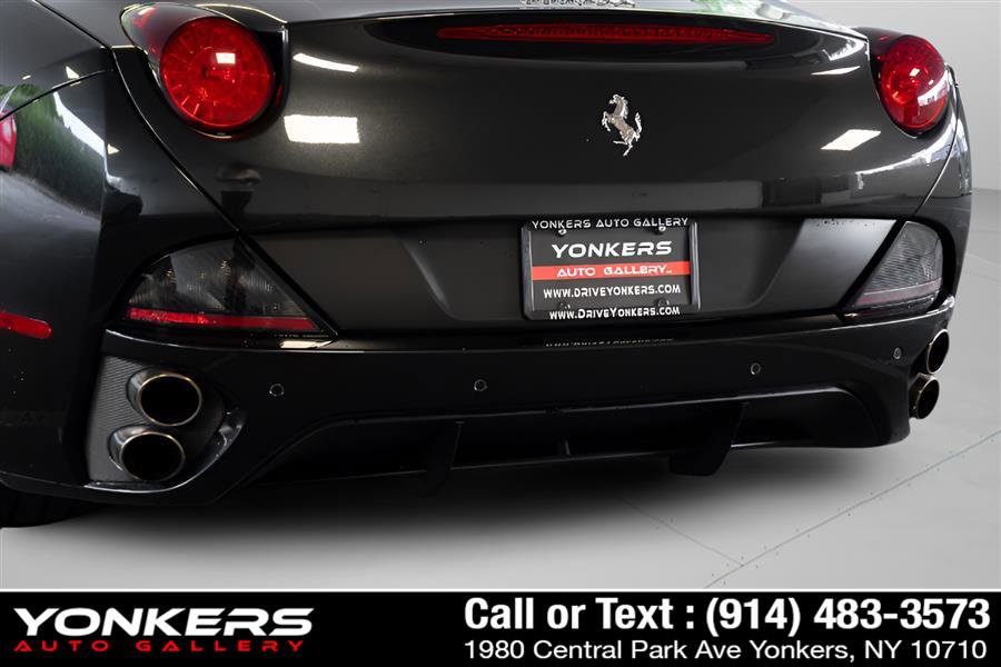 Used 2010 Ferrari California RWD image 72