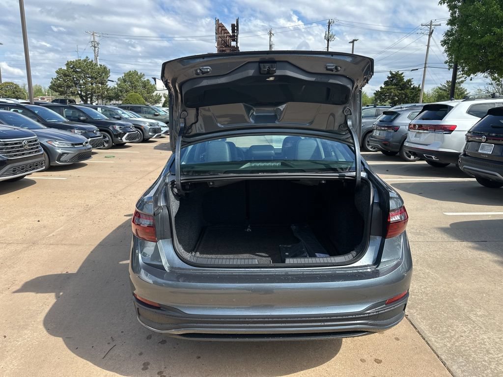 New 2026 Volkswagen Jetta SE FWD image 14