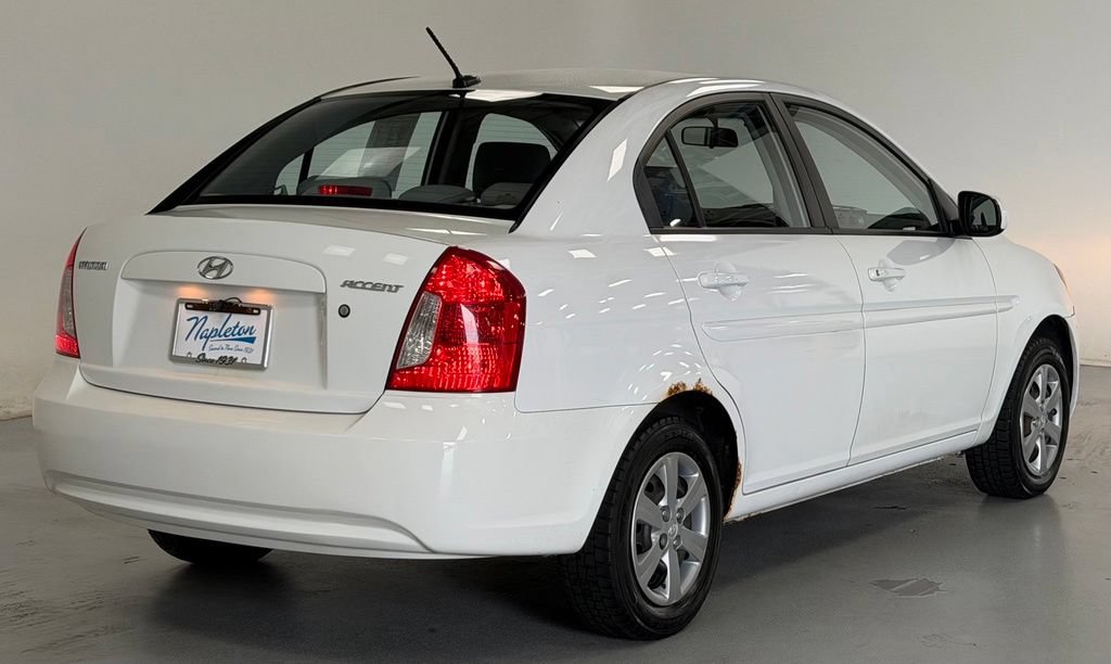 Used 2011 Hyundai Accent GLS w/ Premium Pkg 4 FWD image 3