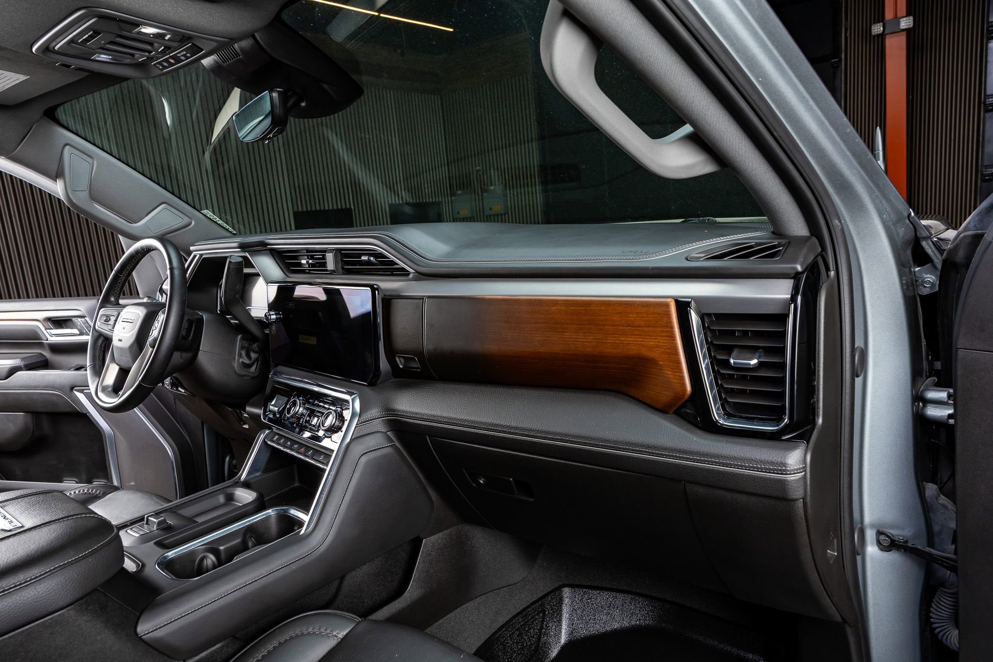 Used 2024 GMC Sierra 3500 Denali w/ Denali Reserve Package image 17