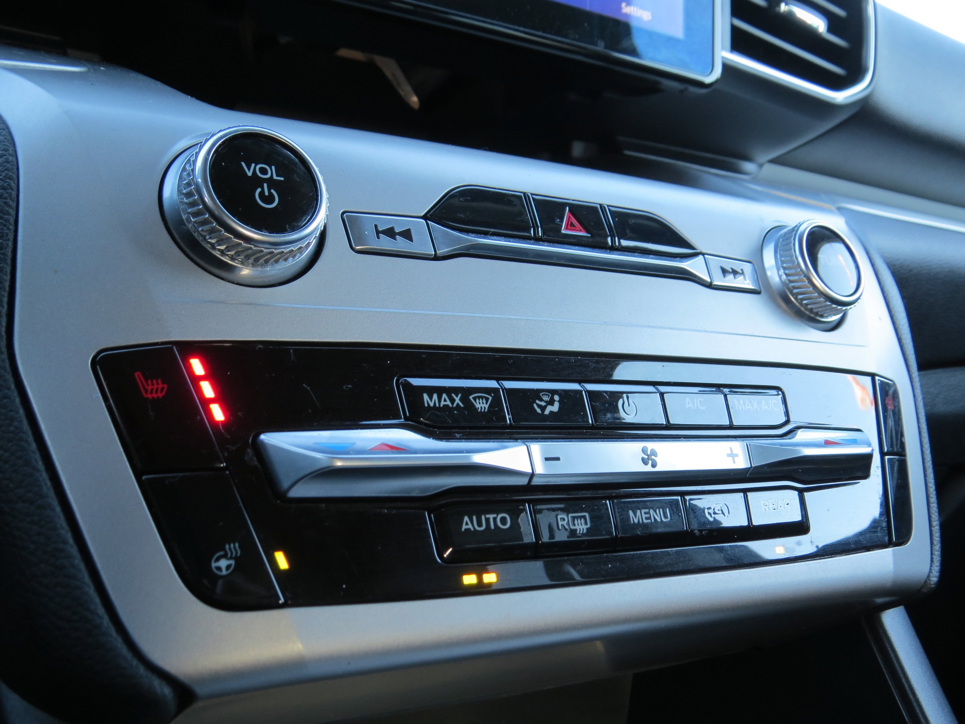 Used 2022 Ford Explorer XLT w/ Equipment Group 202A image 26